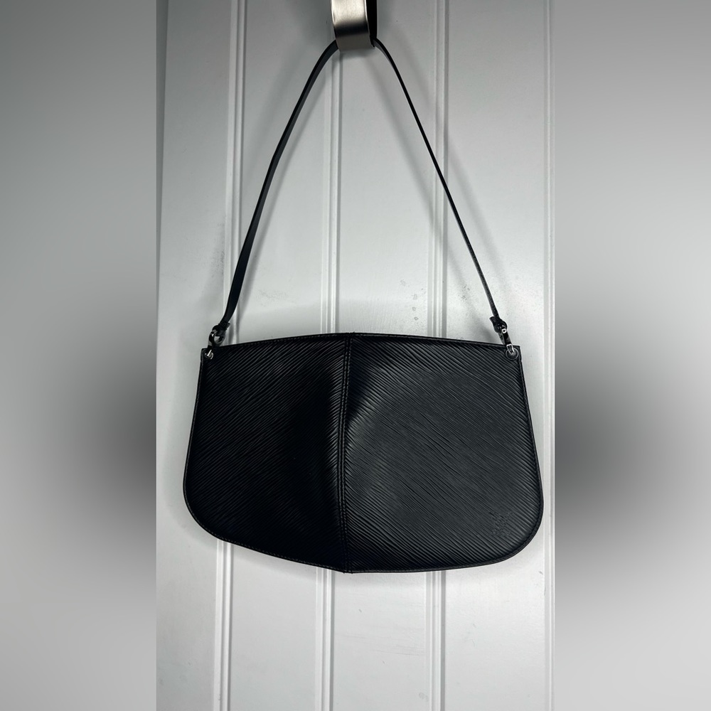 🔥fire sale🔥Authentic✨LV✨Demi Lune Pochette Epi Leather Black